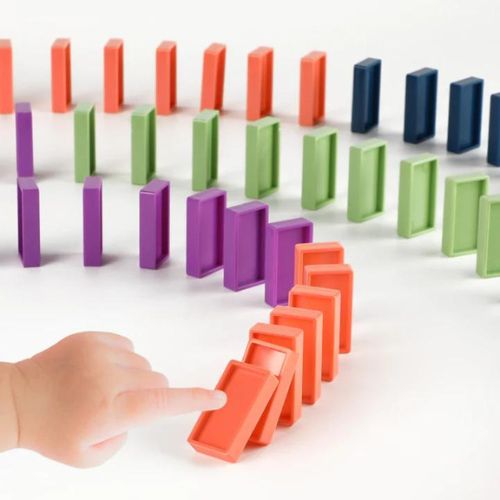 Automatischer Domino-Zug
