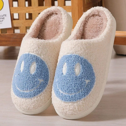 HappySlippers – Flauschige Hausschuhe mit Smiley & Rutschfester Sohle