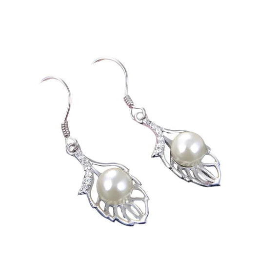 Women's Eloquent Leaflet Pearl Earrings